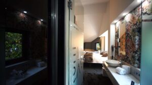 habitacion doble cubo en hotel cuevas santilla del mar